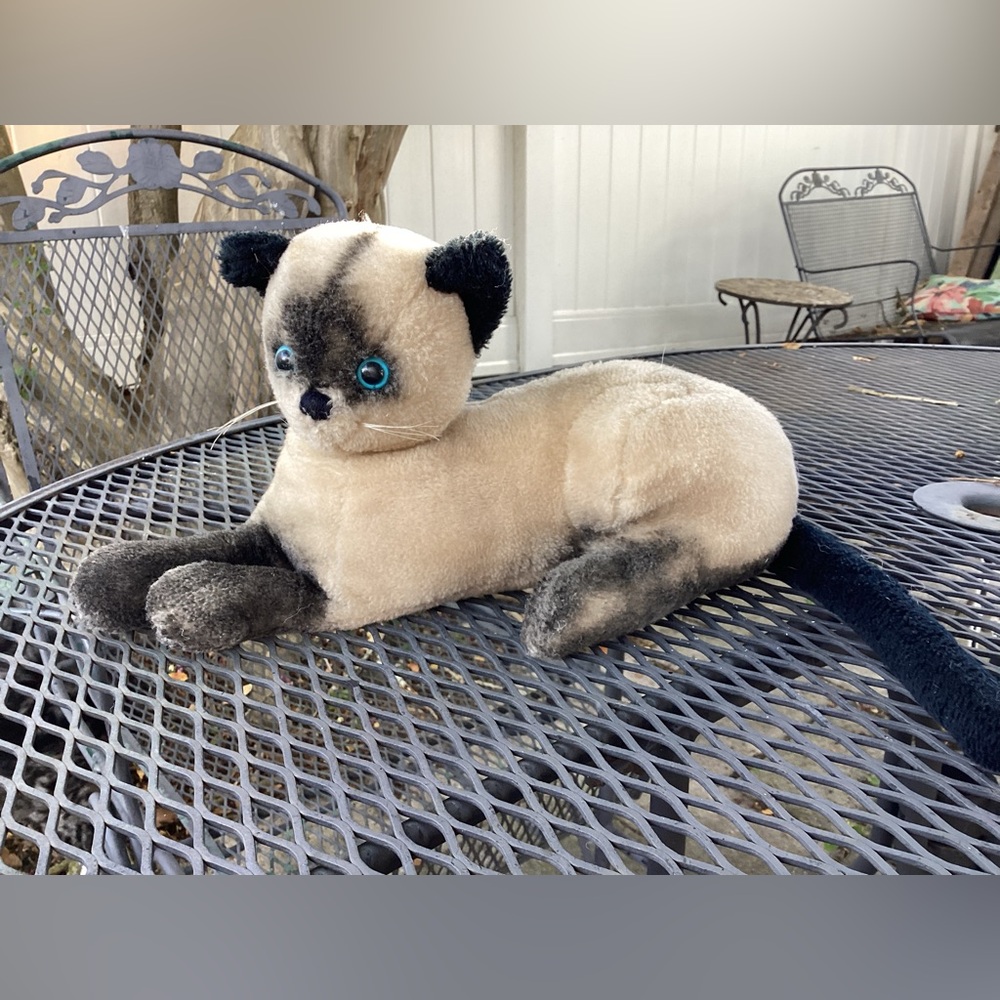 1973 Vintage Siamese Cat by R. Dakin & Co. (flaws)
